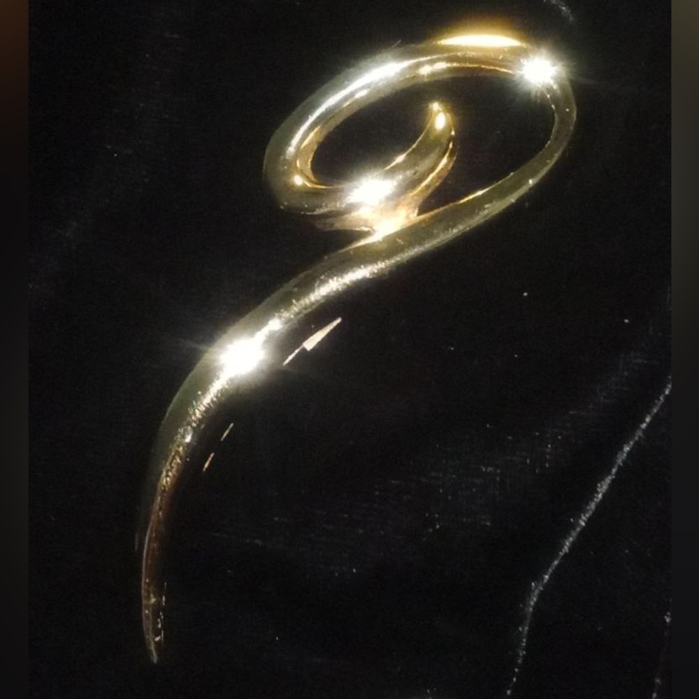 Vintage gold tone brooch
